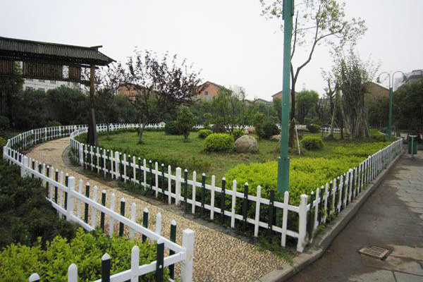 PVC草坪護(hù)欄-8.jpg